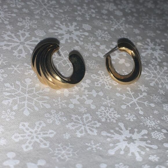 Vintage Crown Trifari Gold Pierced Hoop Earrings - Picture 2 of 16